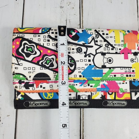 LeSportSac White Skateboard Long Flap Wallet Slim Multi Compartment Colorful GUC - Picture 16 of 16